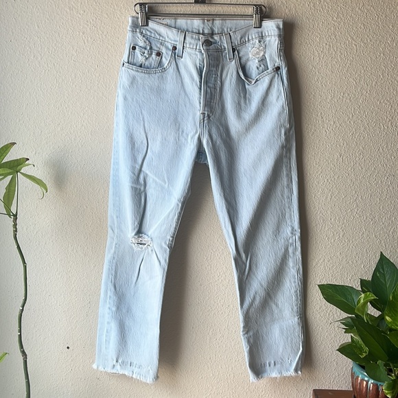 Levi’s 501 Cropped Jeans - Picture 1 of 5